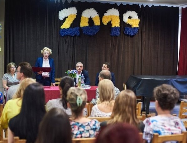 Hazánk első általános iskolai, francia kéttannyelvű osztálya az Apáczaiban lesz!