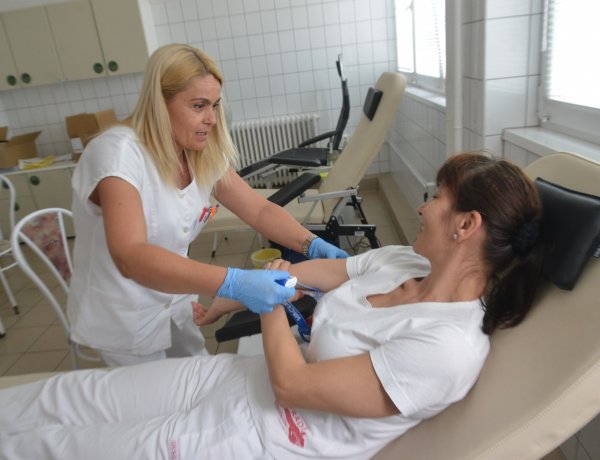 Véradást szerveznek a kórház dolgozói részére, de csatlakozhat minden segíteni vágyó