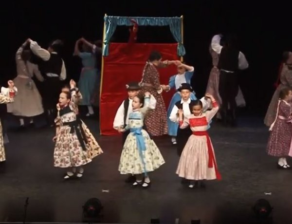 Elismerések, díjak, néptánc és hagyományőrző tábor           