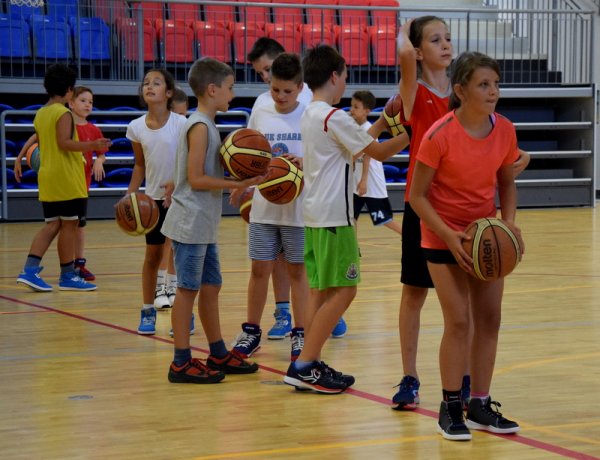 A gyerekek a felnőtt csapat tagjaival együtt tréningezhetnek - Kosaras tábor!