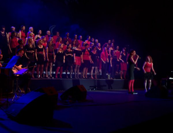 ABBA, Cher, Neoton és Madonna slágereket is énekelt a ZIG Singers szombat este