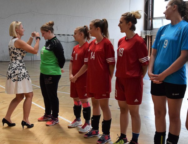 Megkapták a bajnoki aranyérmet a Nyíregyházi Sportcentrum kézilabdás lányai