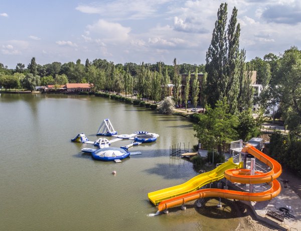 Hétvégén nyit a teljesen megújult Tófürdő – Új stég, modern környezet!