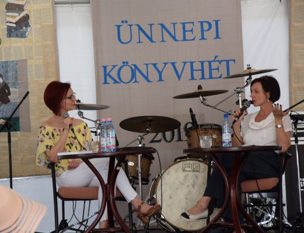 Kötetbemutatók, izgalmas beszélgetések és koncert az Ünnepi Könyvhét csütörtökjén