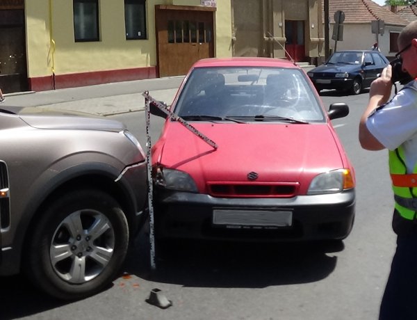 Baleset történt csütörtök délután a belvárosban, a Kossuth és a Dob utca csomópontjánál