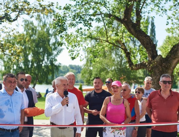 Szombaton megnyitott a 250 millió forintból felújított Tófürdő – Óriási volt az érdeklődés