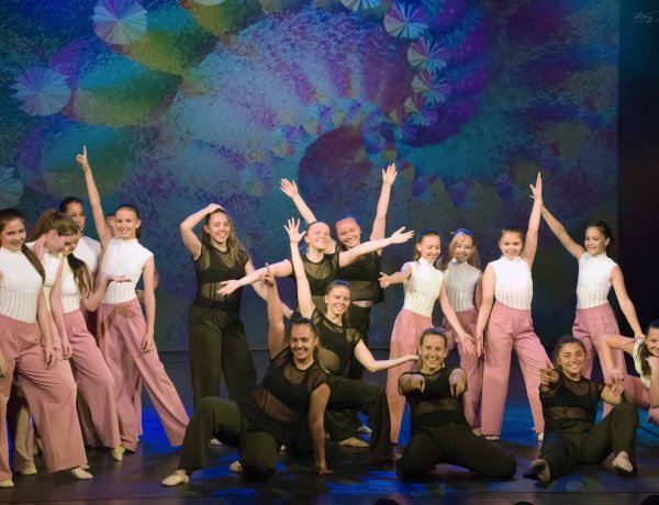 120 növendék lépett színpadra a RE-flex Moderntánc Stúdió záróestjén