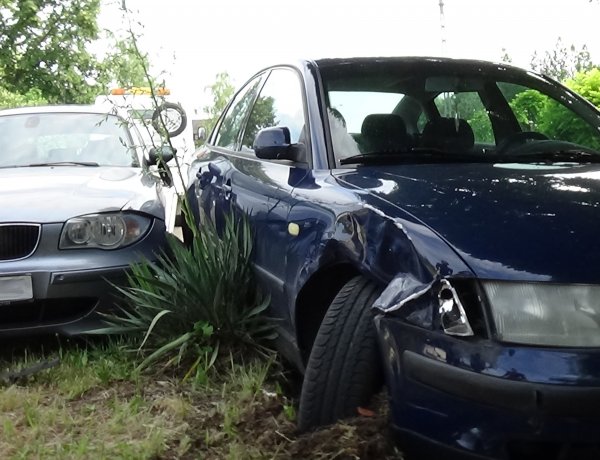 Karambol a Korányin – Egymásnak, majd egyikük egy villanyoszlopnak ütközött