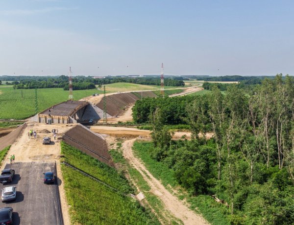 Jó ütemben halad a nyugati elkerülő út építése - Tehermentesíti Nyíregyháza forgalmát