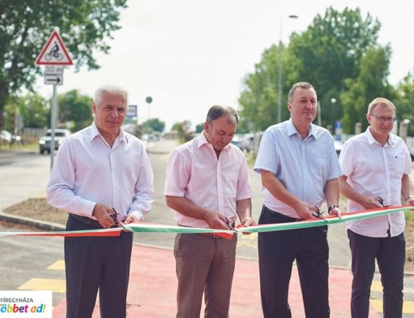Ezreknek segít a biztonságos közlekedésben - Ma a megújult Tünde utcát adták át