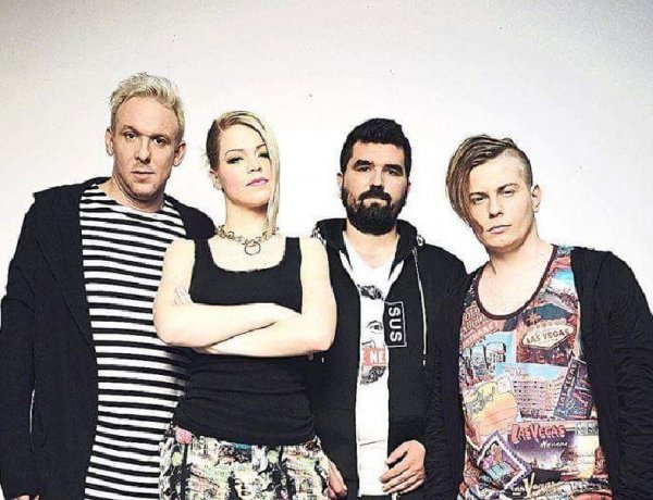 Rózsaszín lett Muri Enikő haja!? De mi újság még ezen túl a Sugarloaf háza táján?