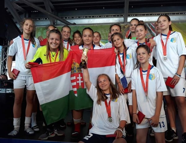 Tornagyőztes nyíregyházi lányok - Ausztriában a fiatal focisták