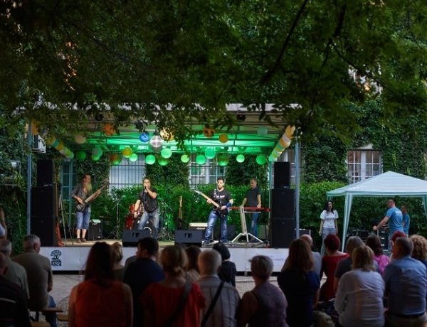 Múzeumok Éjszakája az Év Múzeumában, több ezer látogatóval, kiállításokkal és programokkal