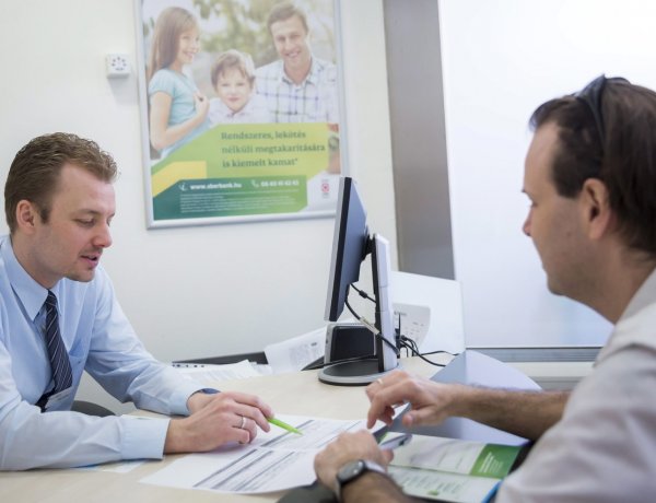 Meghosszabbíthatja a banki adategyeztetés határidejét az Országgyűlés