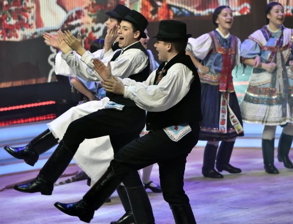 Június 30-ig lehet nevezni a Fölszállott a páva gyerekévadába