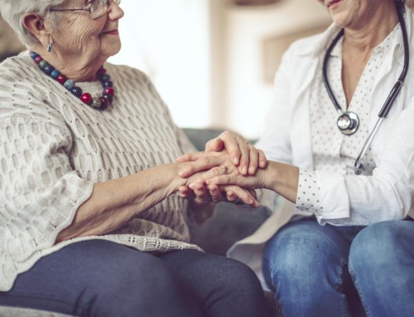 Újra lesz Alzheimer Café Nyíregyházán – A Hotel Korona különtermébe várják az érdeklődőket