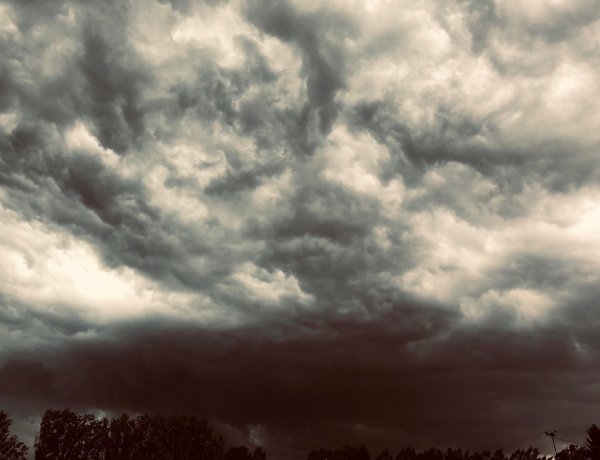Olvasói fotó – Nyíregyházán is készülődik a vihar, országszerte riasztás van érvényben