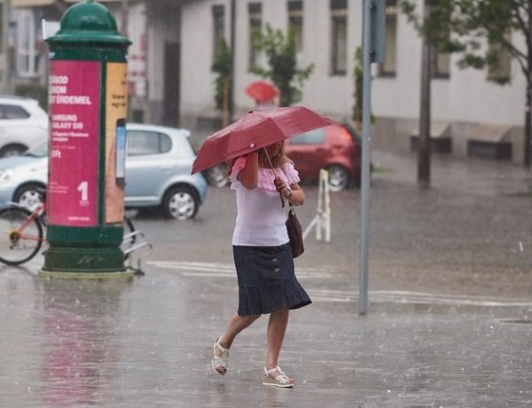 Orkán erejű széllel és jégesővel érkezett a vihar Nyíregyházára – Fotók!