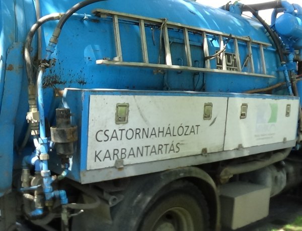 A csapadékvíz-elvezető rendszeren dolgoznak az Ószőlő utcán – Forgalomkorlátozás!