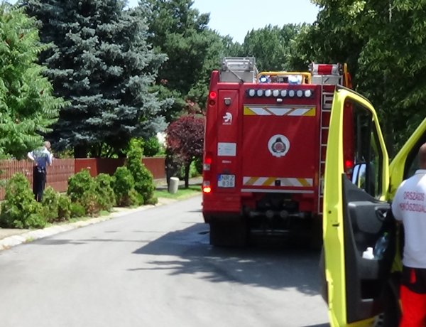 Tűzhelyen felejtett étel okozott tüzet egy Kiss Lajos utcai családi házban Nyíregyházán