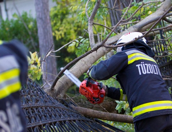 Minden ismert káreset felszámolásra került – 2500 helyszínen intézkedtek a vihar után