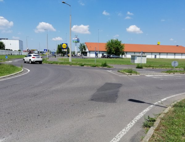 Útfelújítások, járdaépítések lépten-nyomon: tucatnyi gödörrel kevesebb – léptek a tulajok