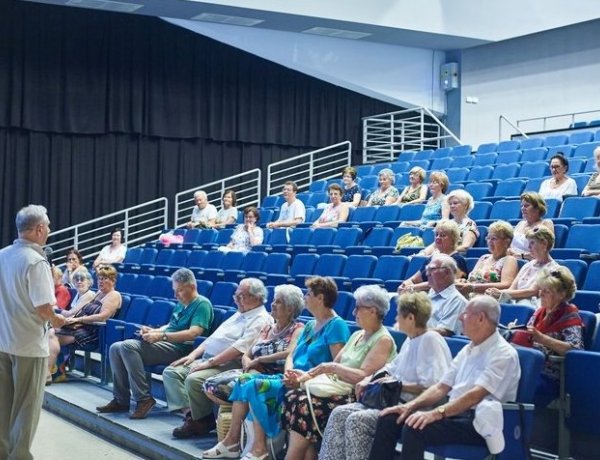 Vakációra ment az „Öregedés Művészete”– Ősszel várhatóan folytatódnak az előadások