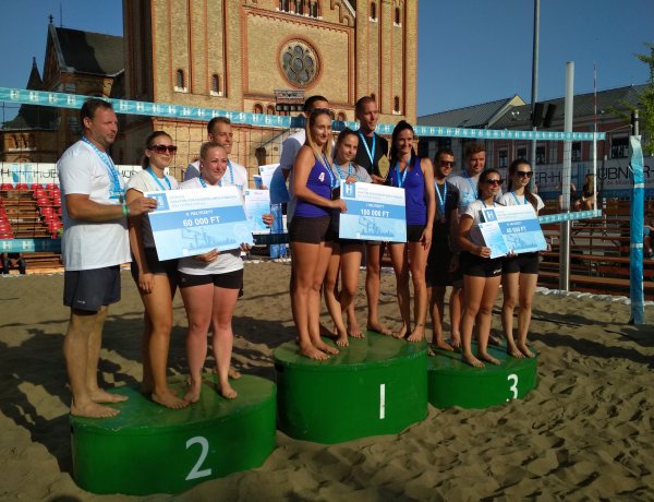 Fordulatos meccsek a Hübner Strandröplabda versenyen - a 4ever a győztes!
