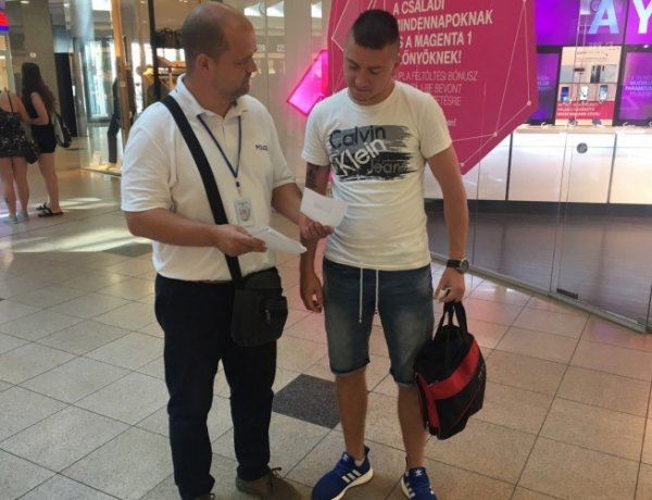 Nyíregyháza több helyszínén is találkozhatunk a rendőrség bűnmegelőzési szórólapjaival