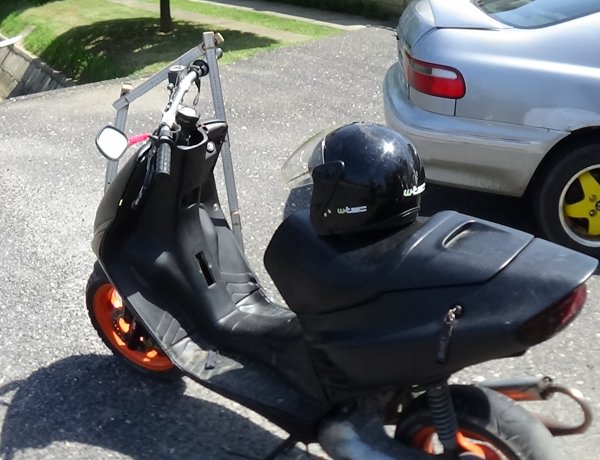 Nyírturán helyszíneltek – Személygépkocsi és robogó karambolozott vasárnap délelőtt