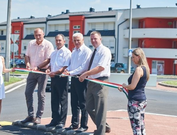 Gyorsabb és biztonságosabb közlekedés – Ünnepélyesen adták át a Törzs utcai körforgalmat