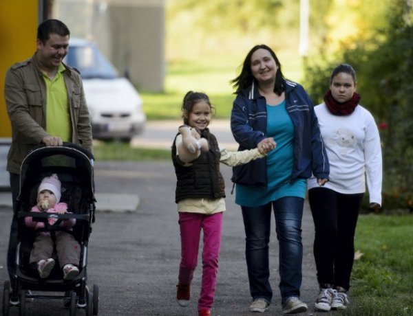 Már lehet igényelni a családtámogatásokat  – Itt vannak a részletek