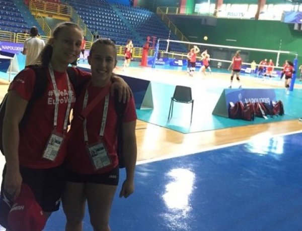 Megérkezett Nápolyba, az Universiadéra Tóth Dalma és Tóth Fruzsina