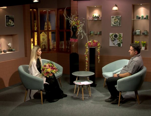 Varázslatos virágkompozíciókkal, zenével és programokkal jön a Szieszta!