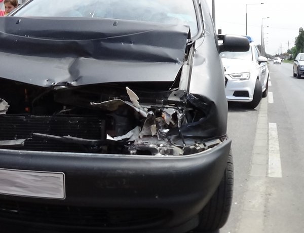 Ráfutásos baleset történ a Kállói úton, rendőri intézkedésre is szükség volt