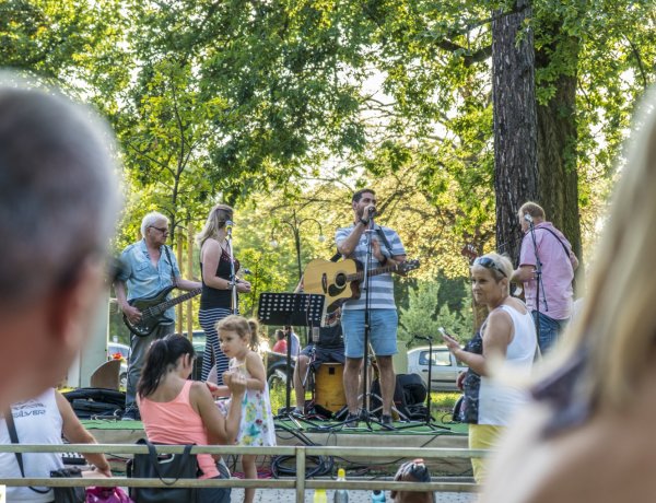 Ezen a hétvégén is volt Zene Sóstón - Feldolgozások a No Dress Code Acoustictól