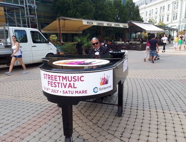 Nem mindennapi látvány fogadta a Kossuth téren sétálókat    