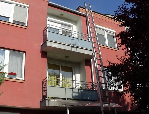 Kizárta magát véletlenül a lakásból - A Speciális Mentők segítettek