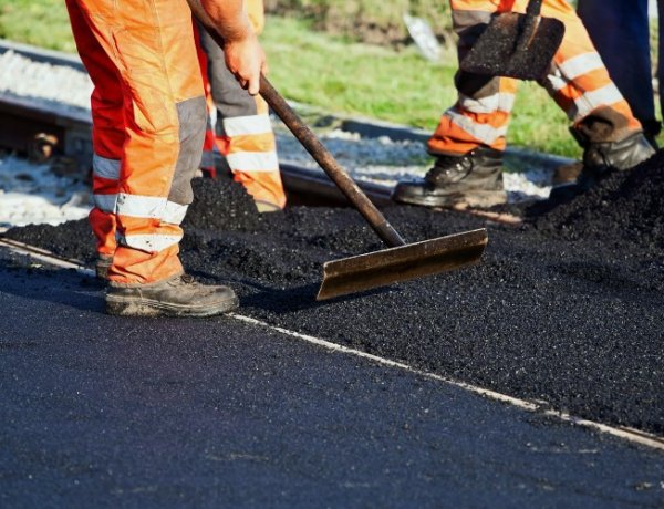 Elkezdődött a meleg aszfaltos, tartós technológiával történő nagy felületű útjavítás!