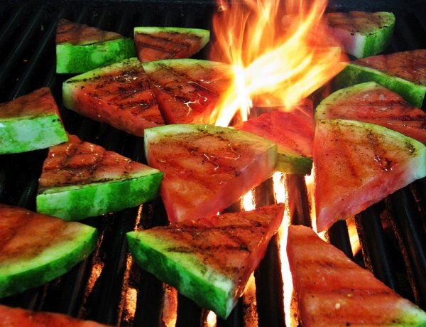 Különleges nyári gyümölcssalátát ajánlunk, érdemes elkészíteni, megkóstolni!