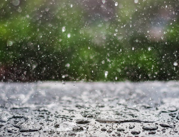 Országszerte zivatarra, felhőszakadásra figyelmeztetnek: Nyíregyházát is elérte a csapadék