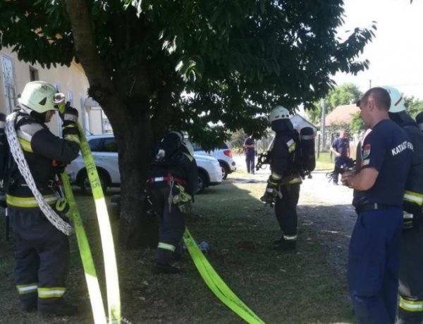 Kőlaposon mérték össze rátermettségüket a megye tűzoltói – Összetett pályán teljesítettek