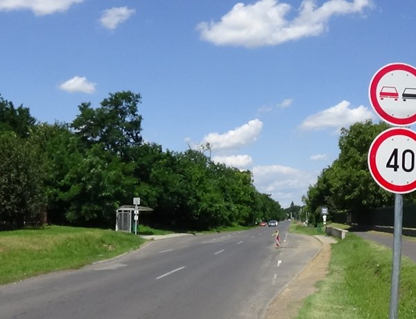 Sebességkorlátozás, 40 km/h a max! Erre figyeljünk, ha a Westsik Vilmos utcán közlekedünk!