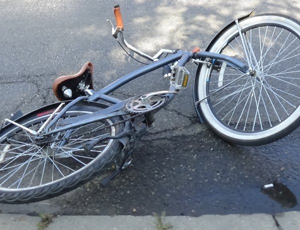 Kerékpárost gázoltak a Korányin – A figyelmetlen biciklis nem állt meg a STOP-nál