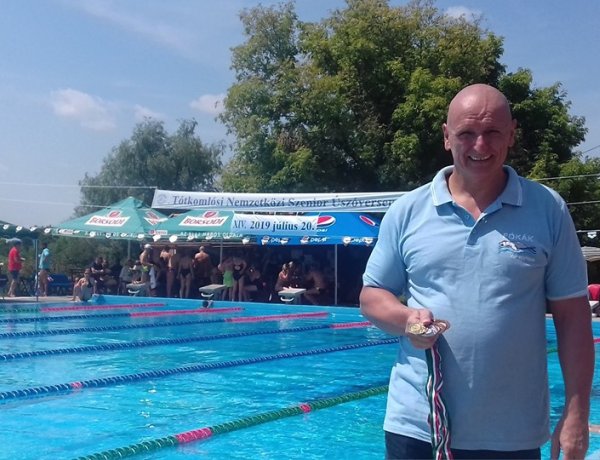 Cseh Imre - öt szám, négy érem a hétvégi szenior úszóversenyen! 