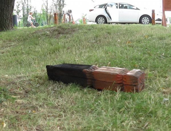 Szalonnasütőt rongáltak ismeretlen tettesek a Bujtosi Városligetben