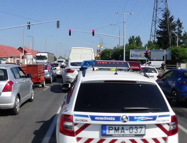 Hármas karambol a Debreceni úton, személyi sérülés nem történt