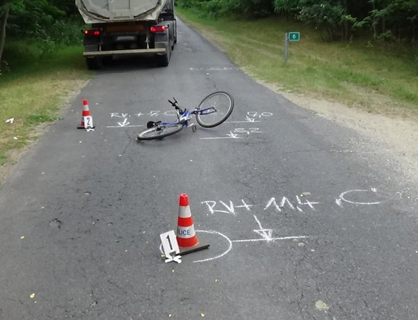 Kerékpárost gázoltak Leveleknél, kórházba szállították a sérültet