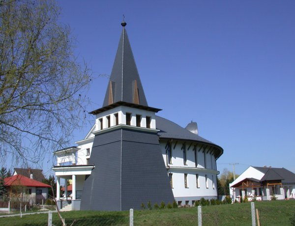 A reformátusok gyülekezeti központja Sóstóhegyen - Igényelték az imádságos helyeket