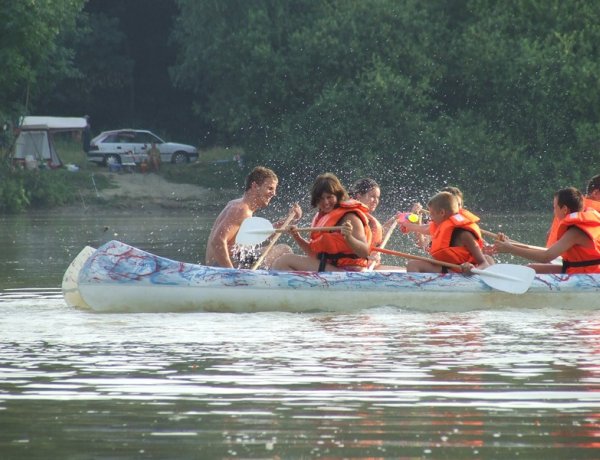 Evezés a Tiszán vagy a Túron - A fiatalok körében is népszerű a Tisza-túra